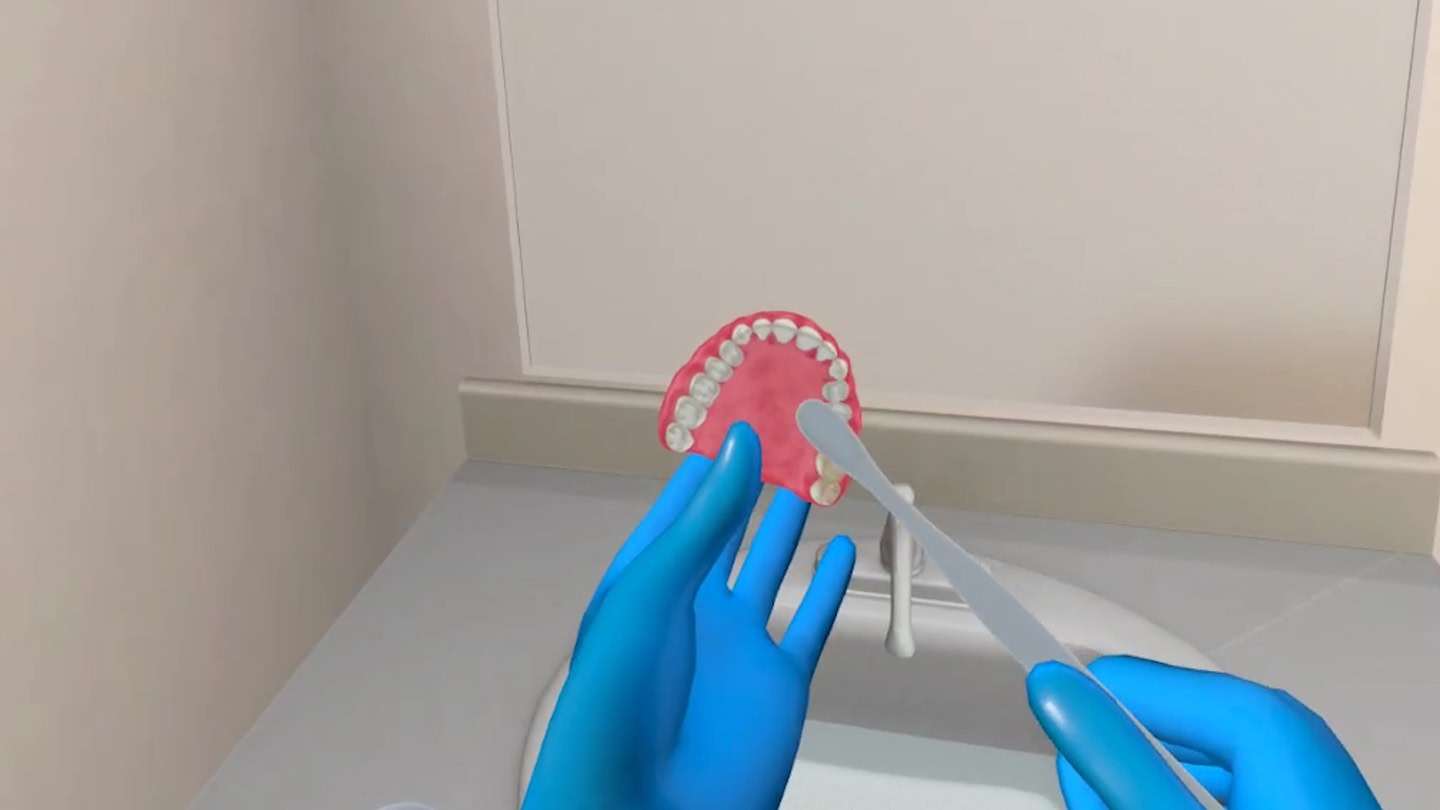 义齿护理模拟器